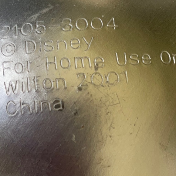 Wilton Disney WINNIE The POOH Face Cake Pan Mold #2105-3004, 2001 - Picture 3 of 7